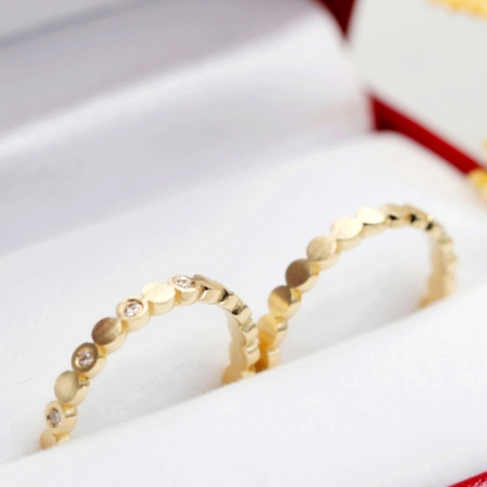Dainty 14k Gold Beehive Band Ring - Picture 4 of 14